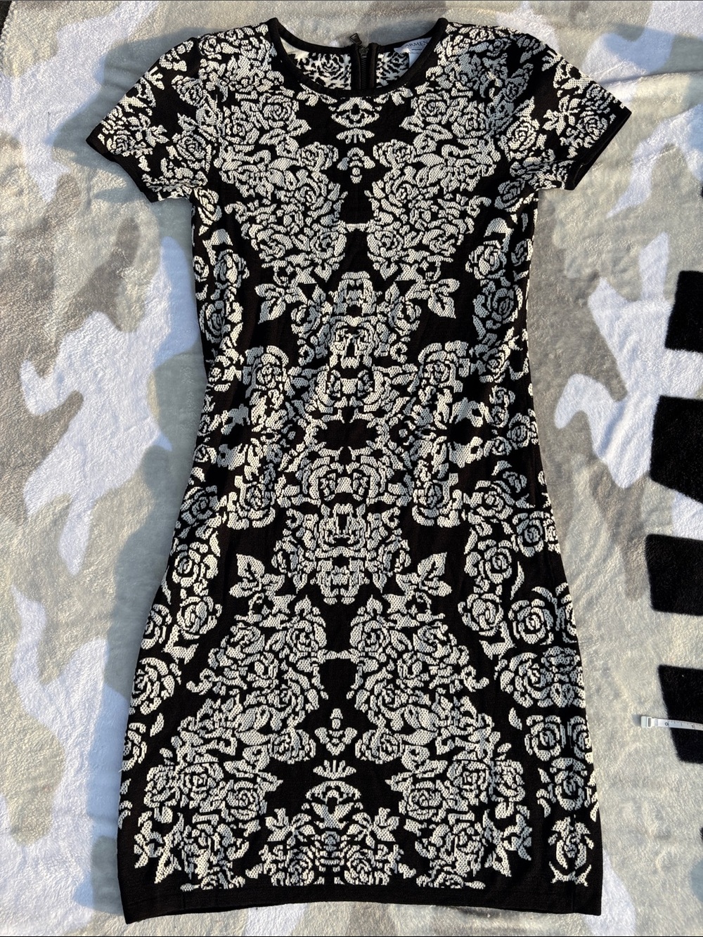 Carmen Marc Valvo Floral Black and White Dress Size Medium